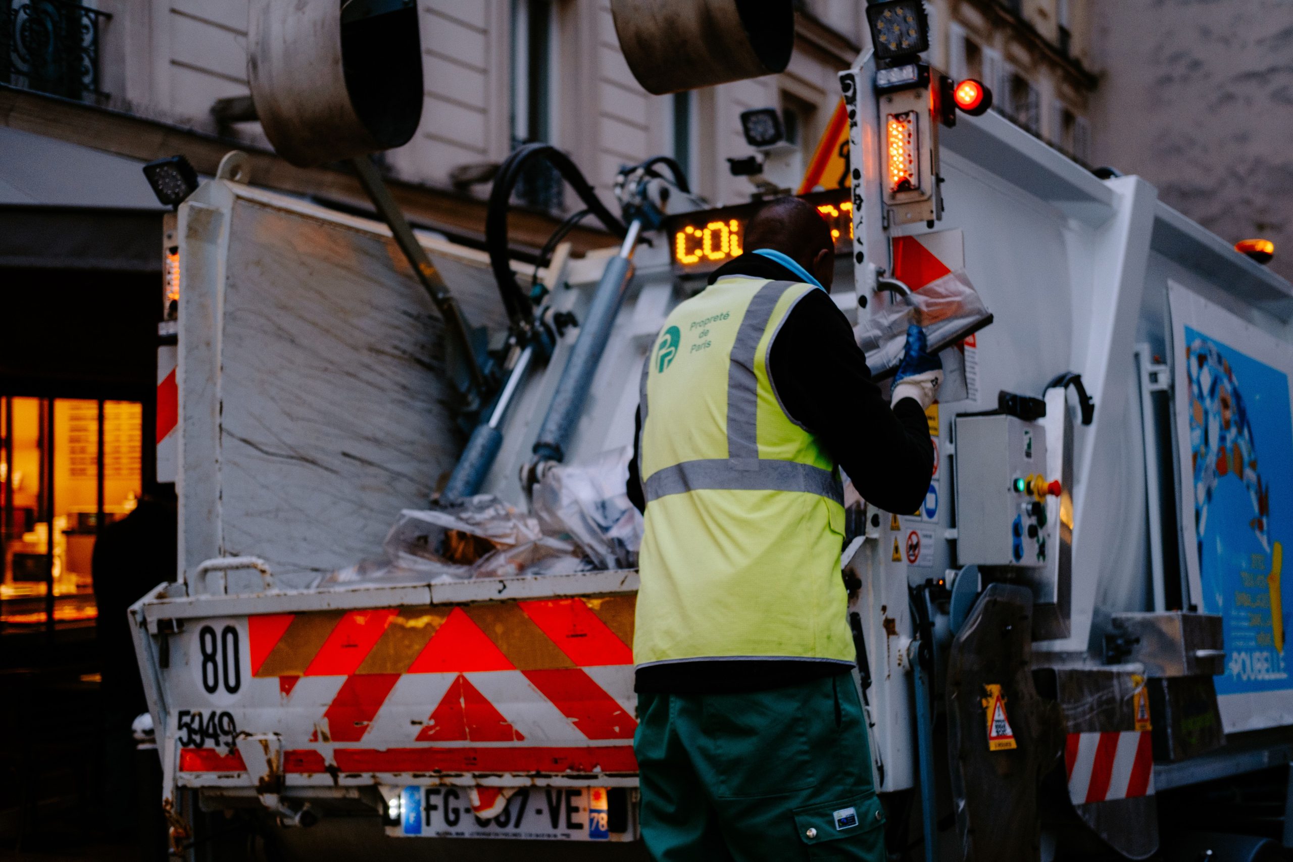 Junk Removal App: 9 Features That Keep Hauling Jobs Organized