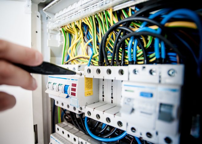 10 Software for Electricians Features That Simplify Electrical Contracting