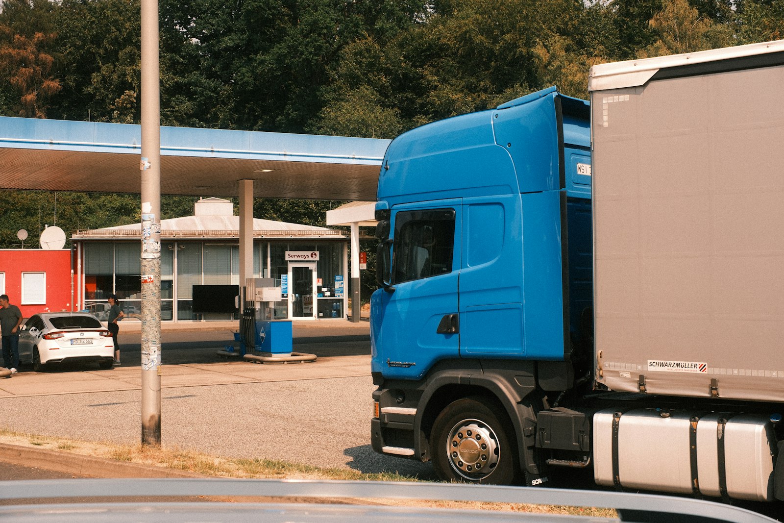 Fleet Fuel Management Systems: 9 Features That Cut Fuel Costs