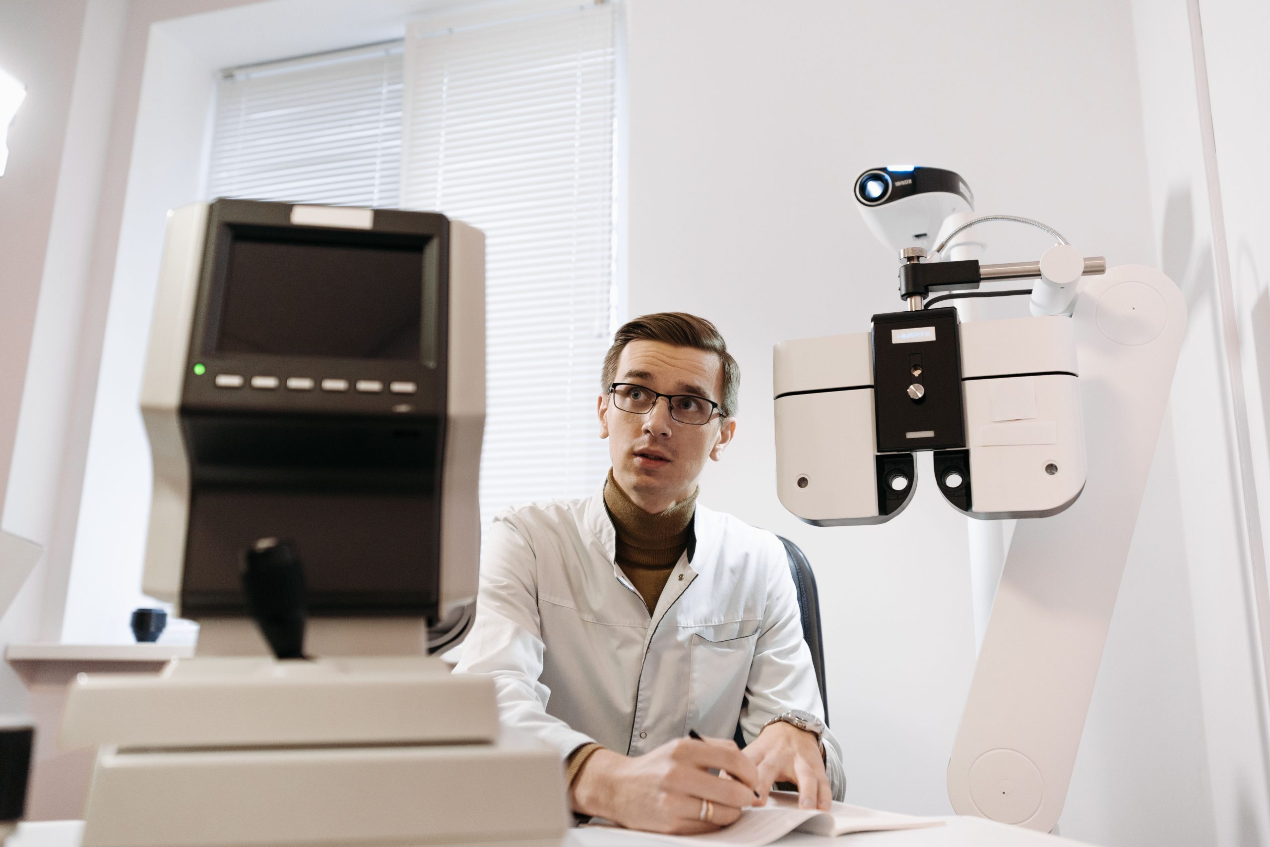 Optometry EMR: 9 Essential Features for Modern Eye Care Practices