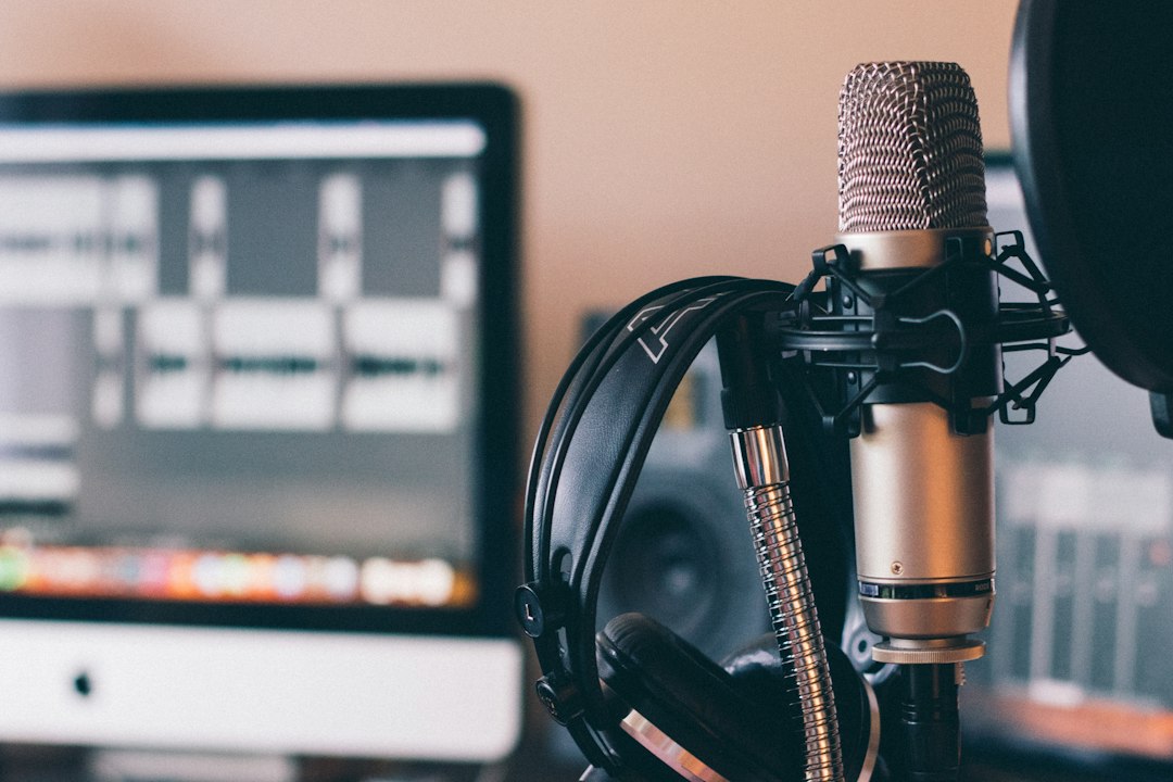 Podcasting Software: 10 Features to Plan a Reliable Show Workflow