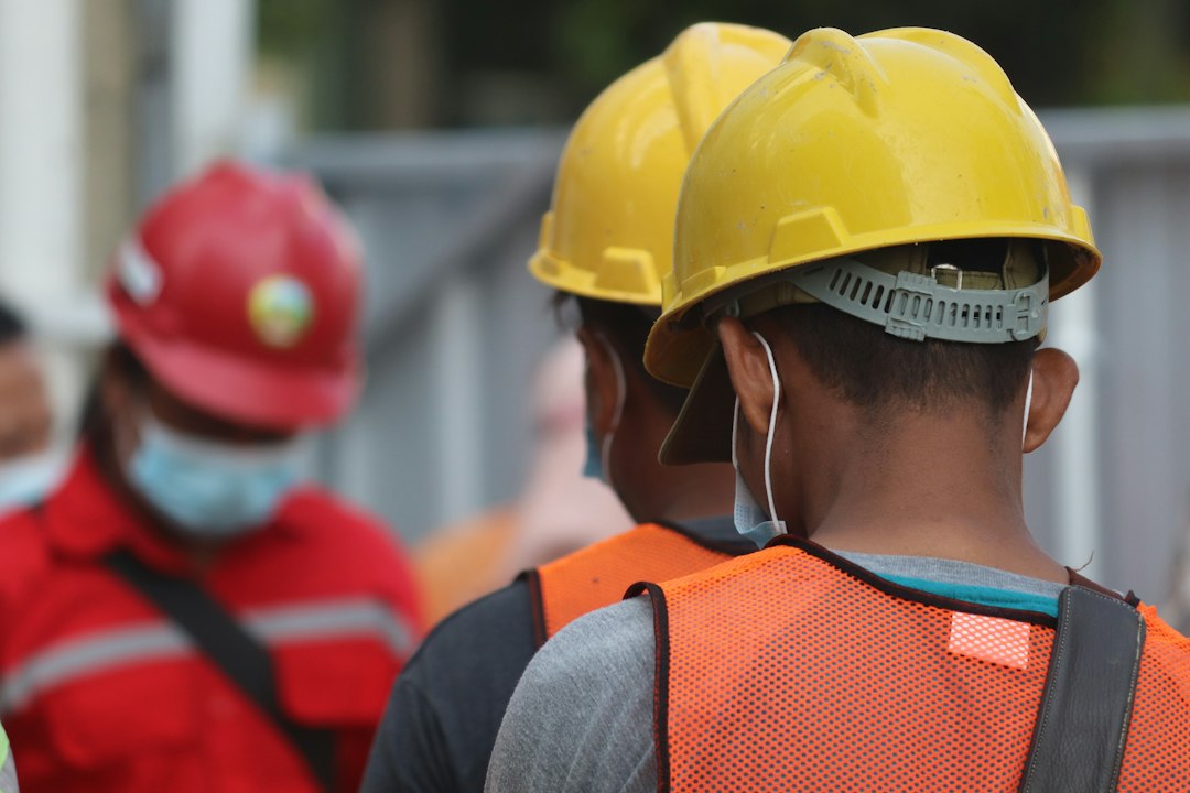 Toolbox Talk Topics: 18 Construction Prompts and a Practical Meeting Outline