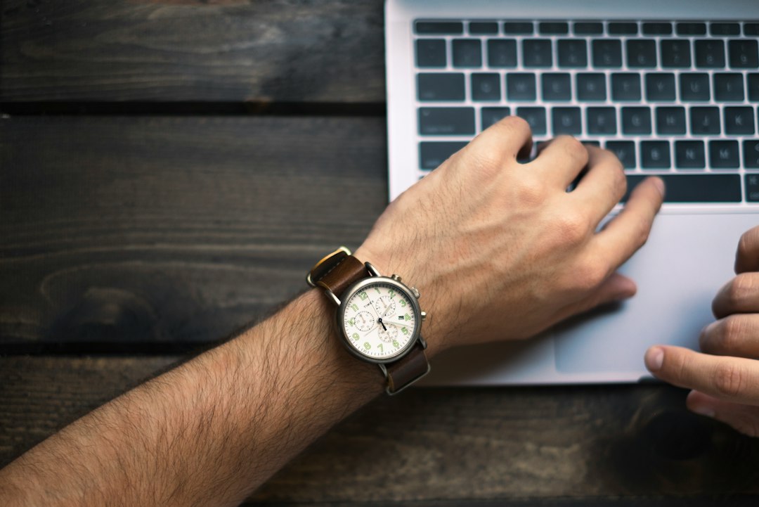 Time Tracker for Employees: 10 Features to Compare Before You Choose