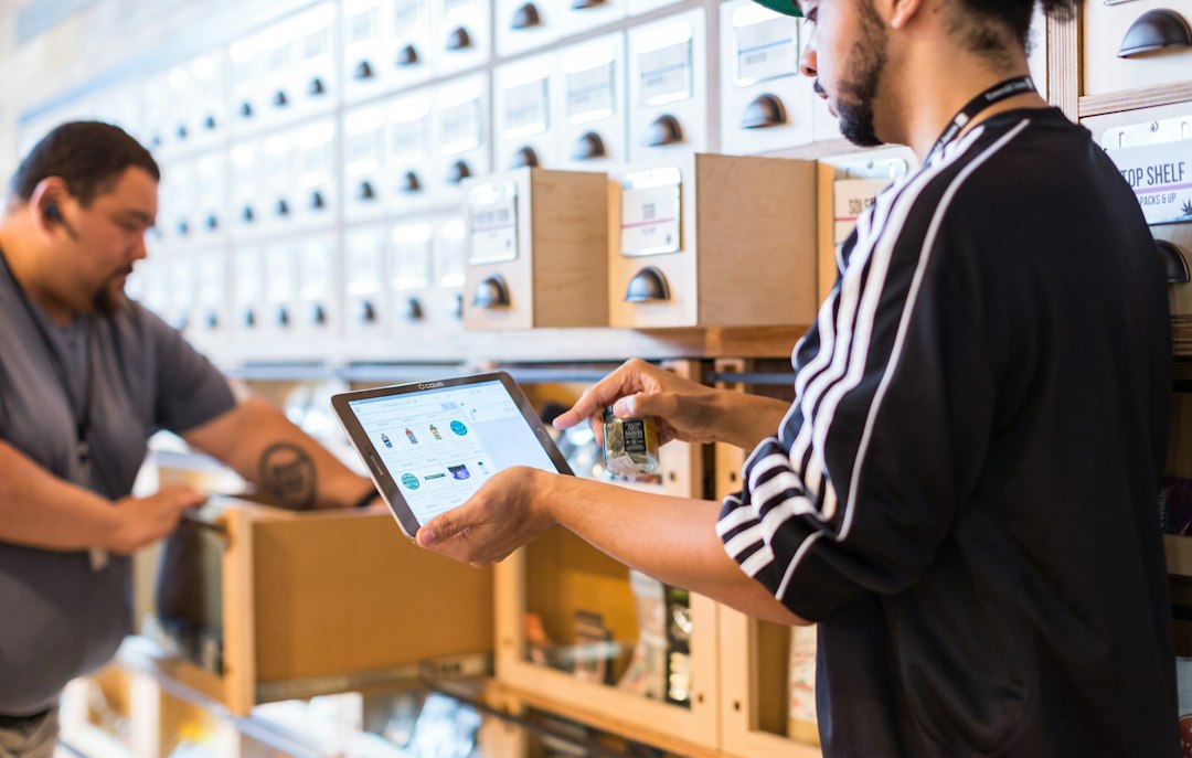 Online Inventory Tracking: 8 Checks for Accurate Stock Across Locations