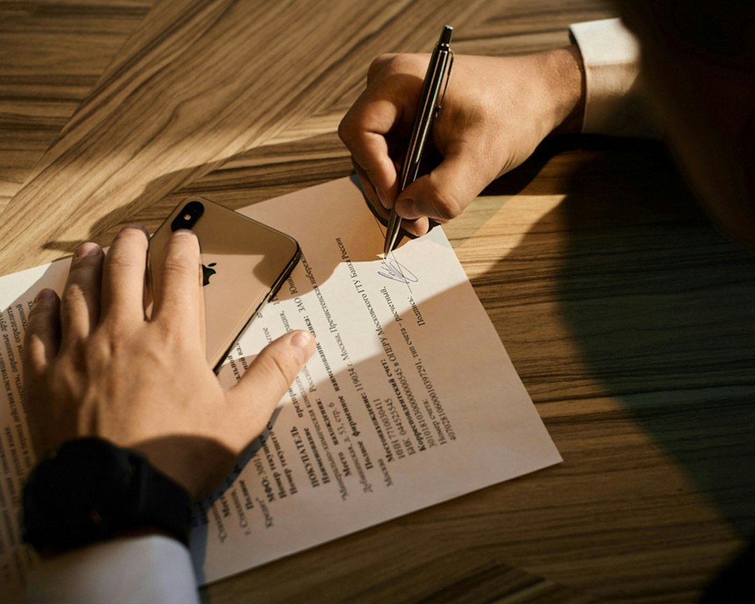 Electronic Signature Software: 10 Features, Legal Basics, and How to Choose in 2026